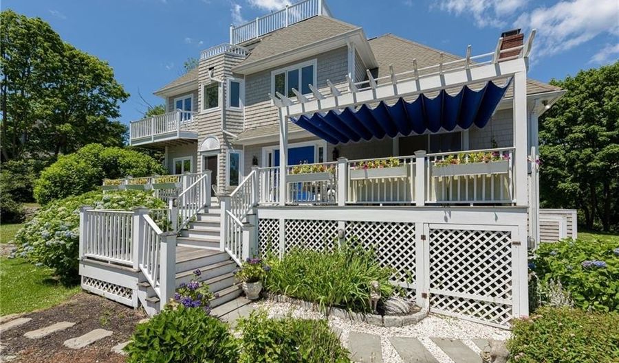 39 Brenton Rd, Newport, RI 02840 - 5 Beds, 4 Bath