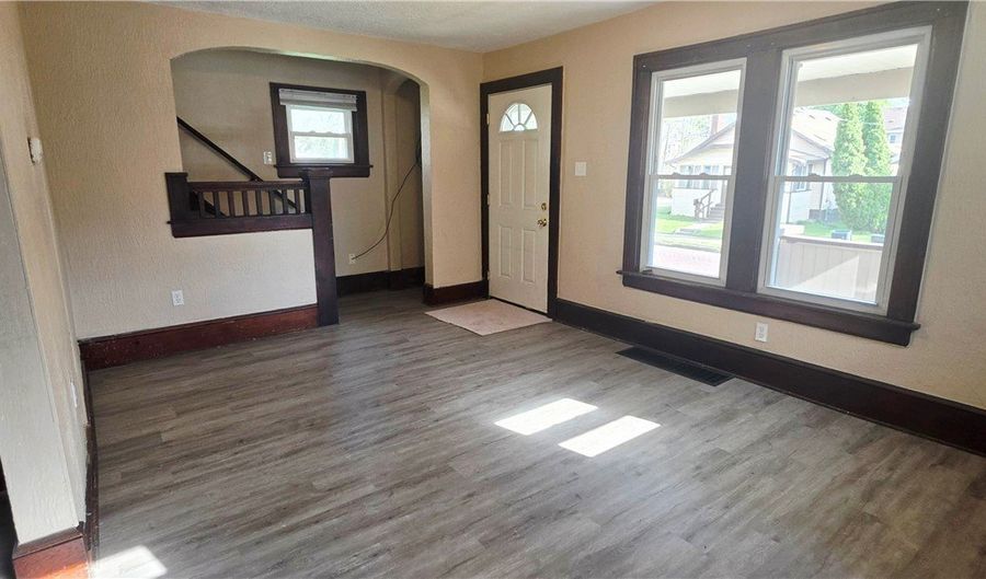 147 Brighton Dr, Akron, OH 44301 - 3 Beds, 1 Bath