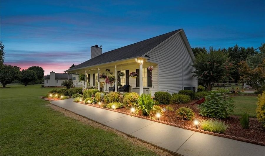 108 Camden Ct, Advance, NC 27006 - 3 Beds, 2 Bath