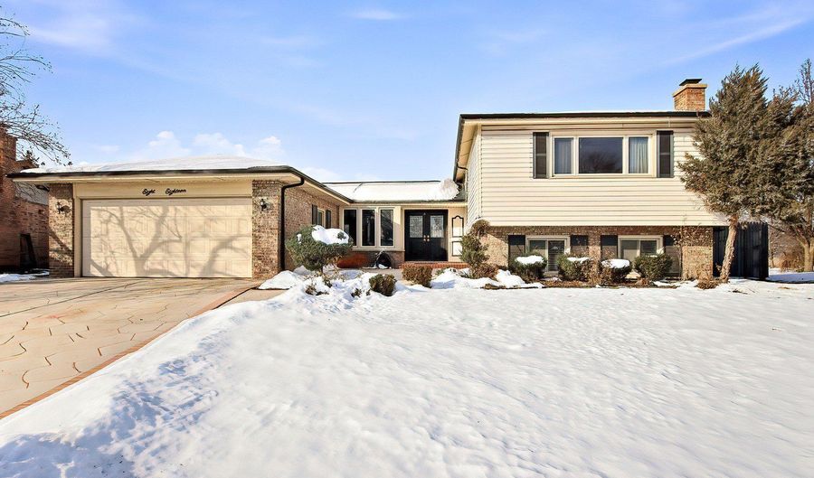 818 RUMPLE Ln, Addison, IL 60101 - 5 Beds, 3 Bath