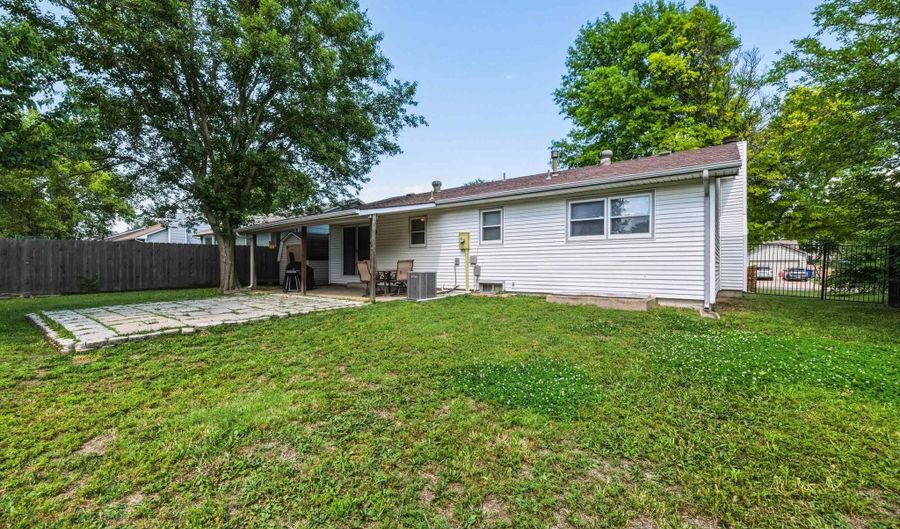 4109 N Danbury St, Bel Aire, KS 67220 - 5 Beds, 3 Bath