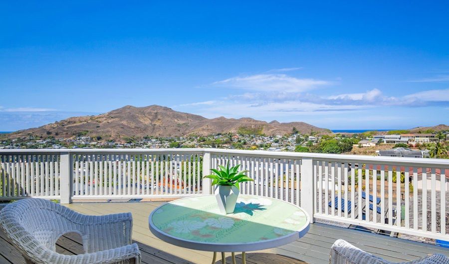 1319 Auwaiku St, Kailua, HI 96734 - 3 Beds, 3 Bath