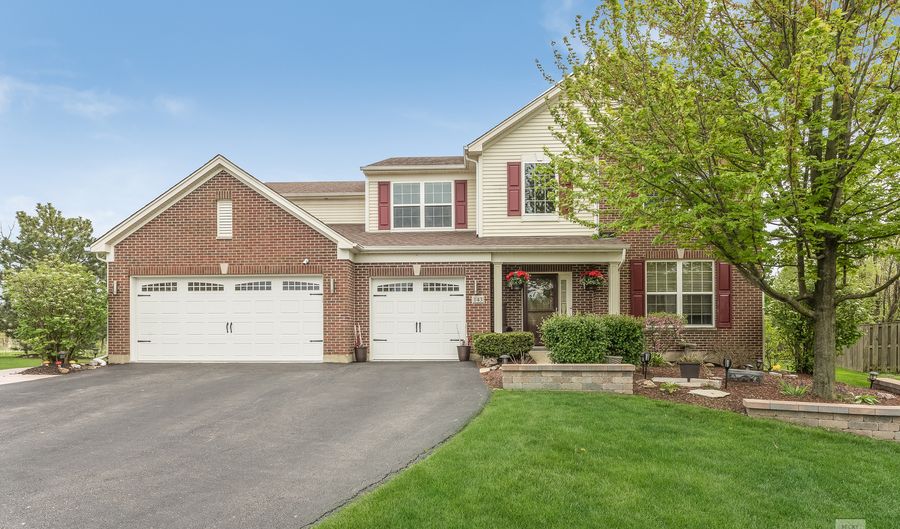 143 S Commonwealth Dr, Bolingbrook, IL 60440 - 5 Beds, 4 Bath