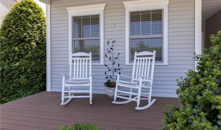 55 Morningside Dr, North Kingstown, RI 02852 - 2 Beds, 2 Bath