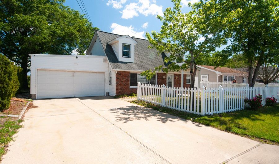 131 Veeder Ln, Bayville, NJ 08721 - 4 Beds, 2 Bath