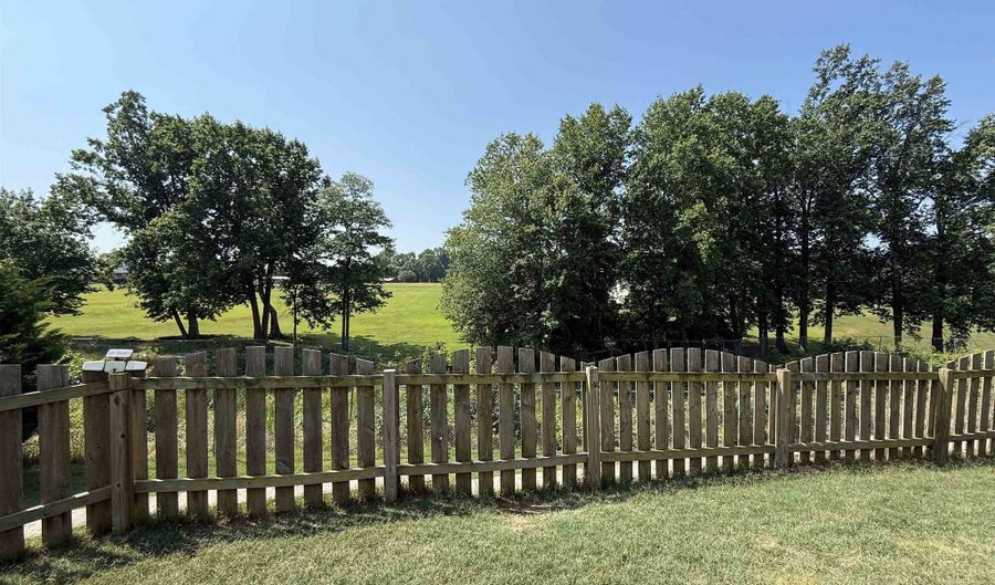 175 Castleton Cir, Boiling Springs, SC 29316 - 4 Beds, 2 Bath