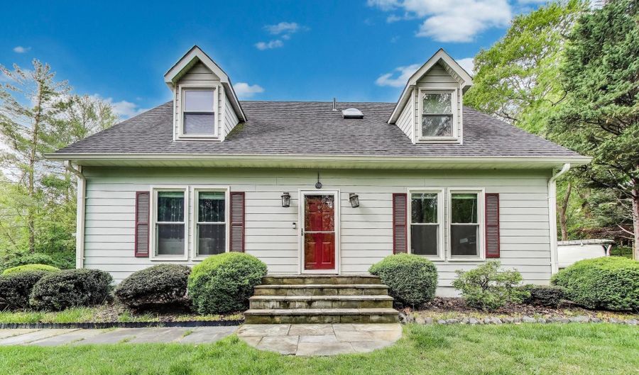 7726 SEVEN LOCKS Rd, Bethesda, MD 20817 - 4 Beds, 3 Bath