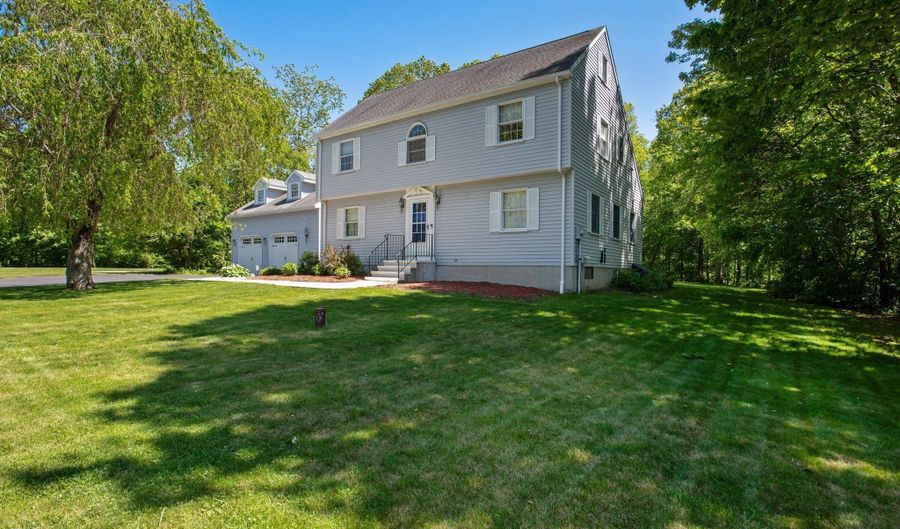 10 Colonial Dr, Clinton, CT 06413 - 3 Beds, 5 Bath