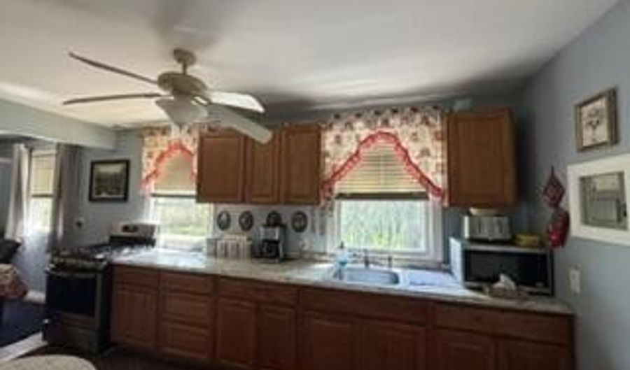 96 Compton St, Belford, NJ 07718 - 1 Beds, 1 Bath