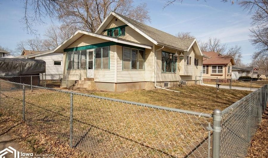 511 E South St, Algona, IA 50511 - 3 Beds, 2 Bath