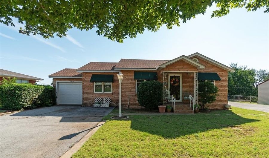 1703 S Mission St, Anadarko, OK 73005 - 2 Beds, 3 Bath