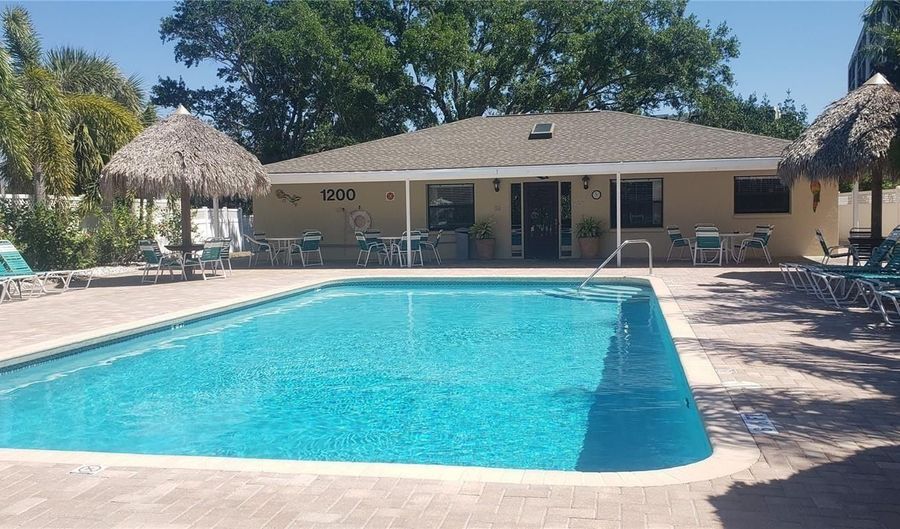 800 COVE CAY Dr 4C, Clearwater, FL 33760 - 2 Beds, 2 Bath