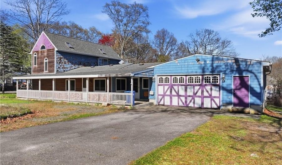 221 Curran Rd, Cumberland, RI 02864 - 3 Beds, 3 Bath
