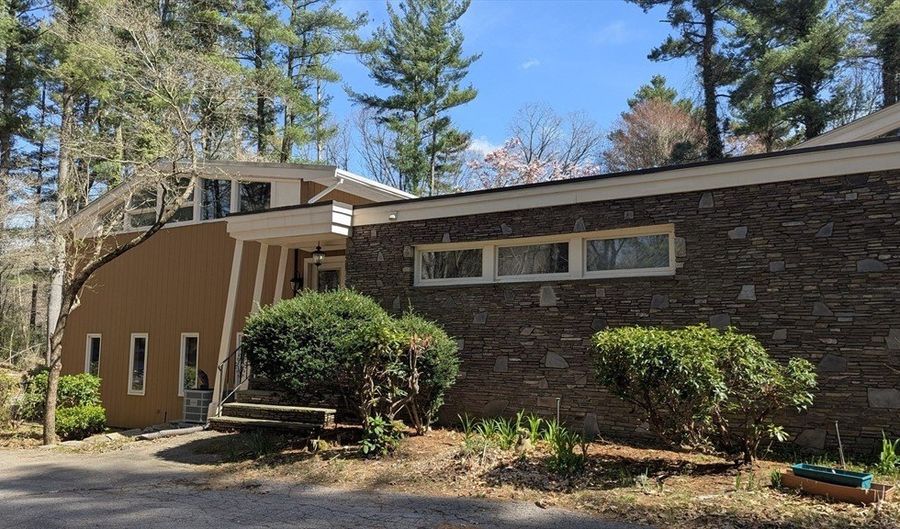 181 Thayer Farms Rd, Attleboro, MA 02703 - 5 Beds, 4 Bath