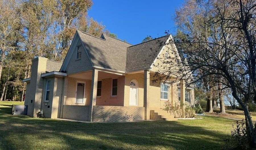 172 S Pine St, Batesburg, SC 29006 - 5 Beds, 3 Bath