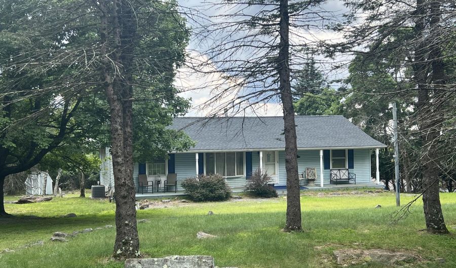 200 Dogwood Ter, Albrightsville, PA 18210 - 3 Beds, 2 Bath