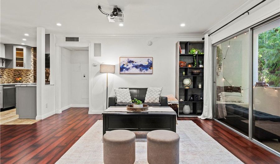 5215 Balboa Blvd 203, Encino, CA 91316 - 2 Beds, 2 Bath