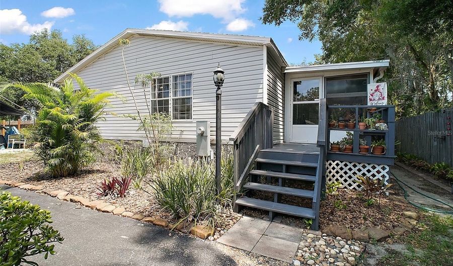 13137 KANSAS Ave, Astatula, FL 34705 - 4 Beds, 2 Bath