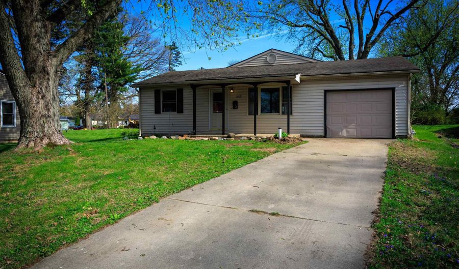 405 Cedar St, Attica, IN 47918 - 3 Beds, 2 Bath