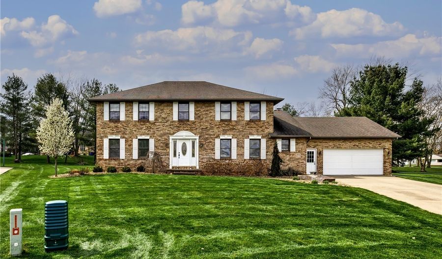 3058 Chardonnay Ln, Youngstown, OH 44514 - 5 Beds, 4 Bath