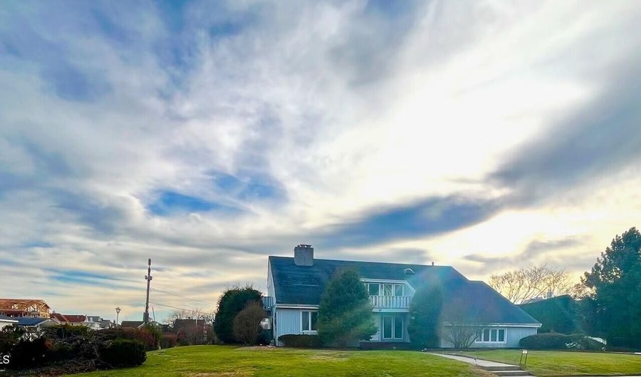 16 Corlies Ave, Allenhurst, NJ 07711 - 4 Beds, 3 Bath
