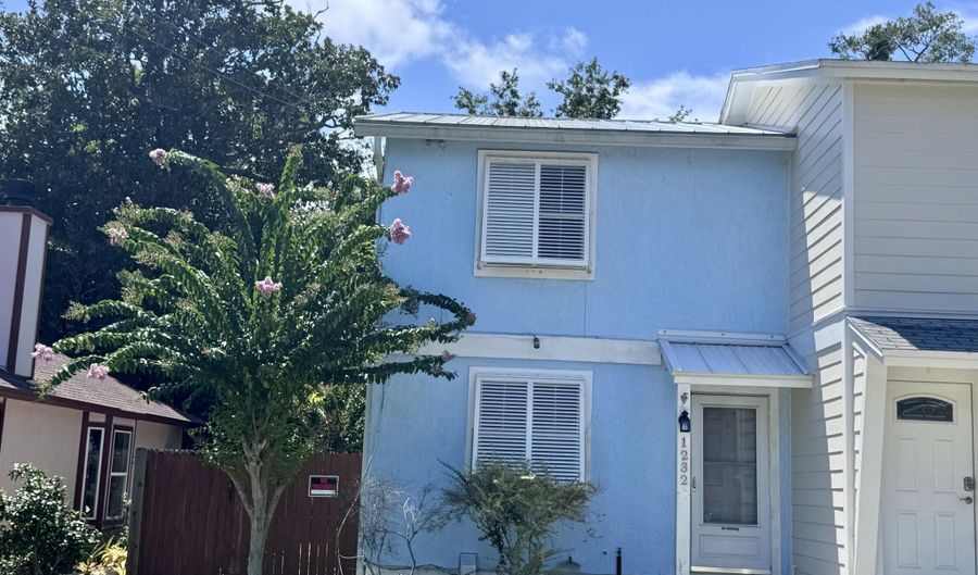 1232 MAIN St, Atlantic Beach, FL 32233 - 2 Beds, 2 Bath