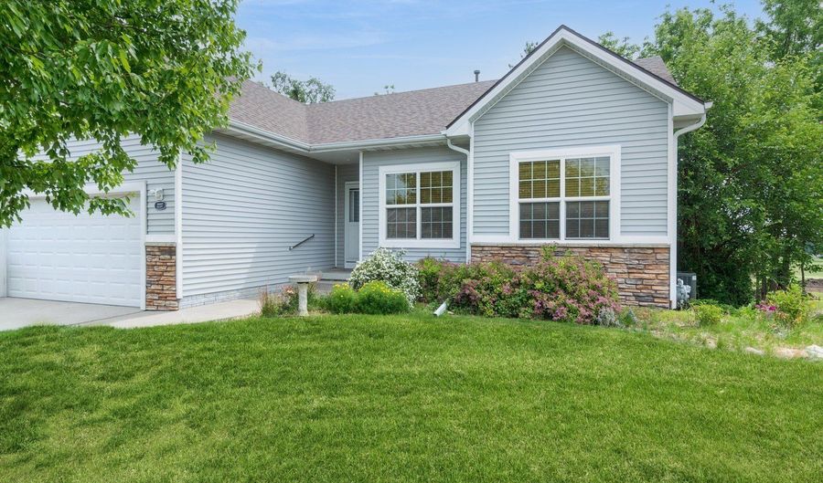 2227 4th Ave SE, Altoona, IA 50009 - 4 Beds, 3 Bath
