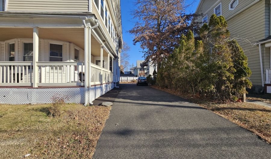 592 Laurel Ave 2Nd Floor, Bridgeport, CT 06605 - 2 Beds, 1 Bath