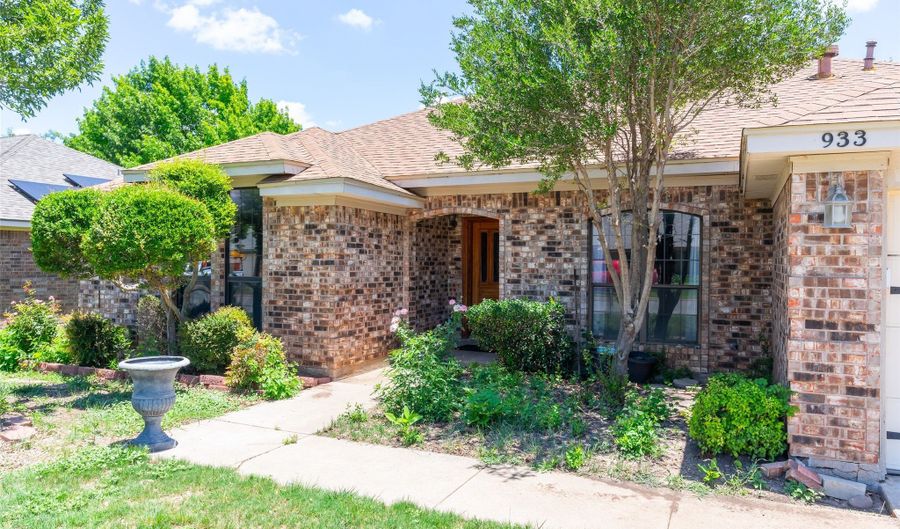 933 Reeves St, Abilene, TX 79602 - 3 Beds, 2 Bath