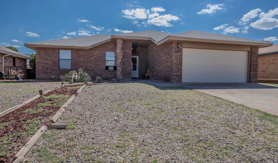 713 Montwood, Alamogordo, NM 88310 - 4 Beds, 2 Bath