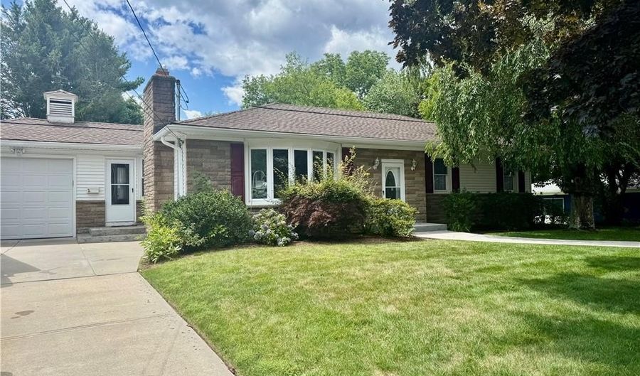 5 Susan Cir, Johnston, RI 02919 - 3 Beds, 2 Bath