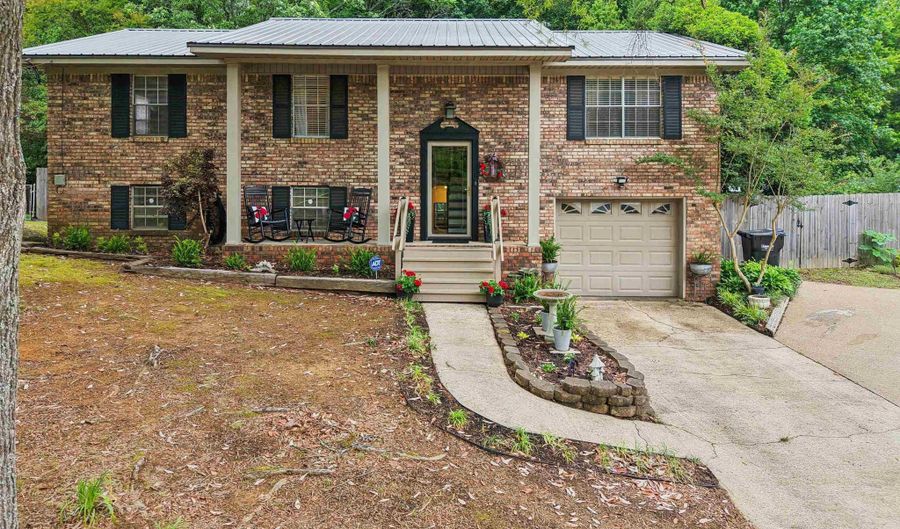 507 HILLCREST Rd, Adamsville, AL 35005 - 4 Beds, 2 Bath