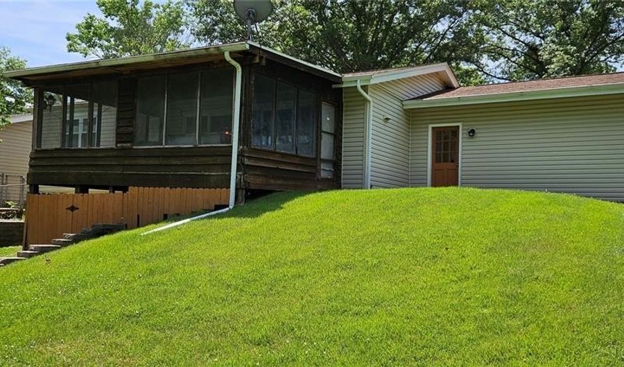 553 Goldwood Dr, Ballwin, MO 63021 - 3 Beds, 3 Bath