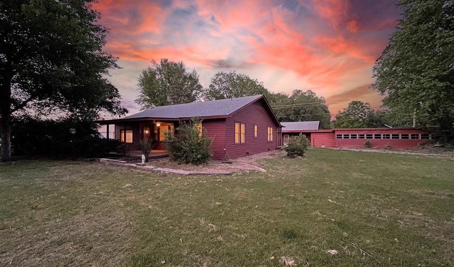 1326 N C St, Arkansas City, KS 67005 - 3 Beds, 2 Bath