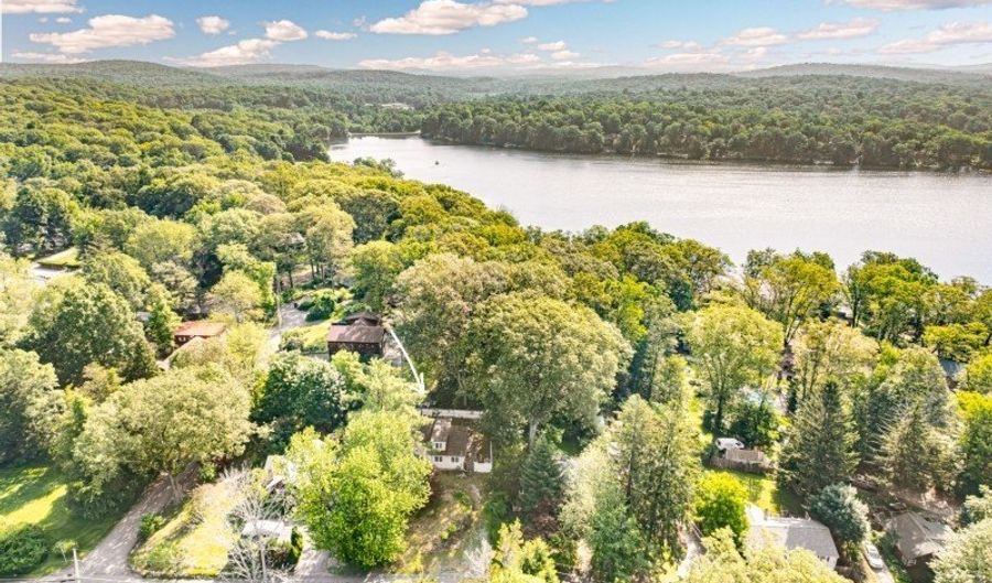 222 Alturas Rd, Alloway, NJ 07422 - 3 Beds, 2 Bath