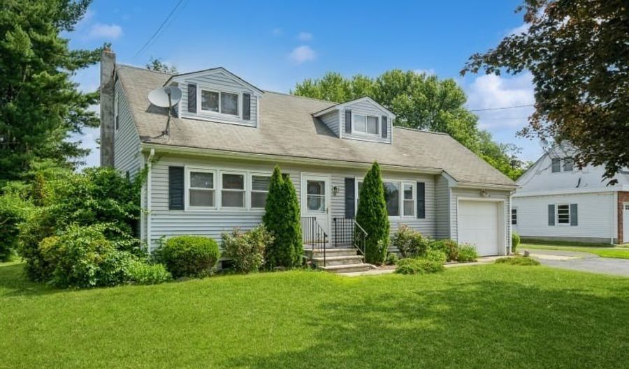 10 Springdale Gardens Rd, Andover, NJ 07821 - 4 Beds, 1 Bath
