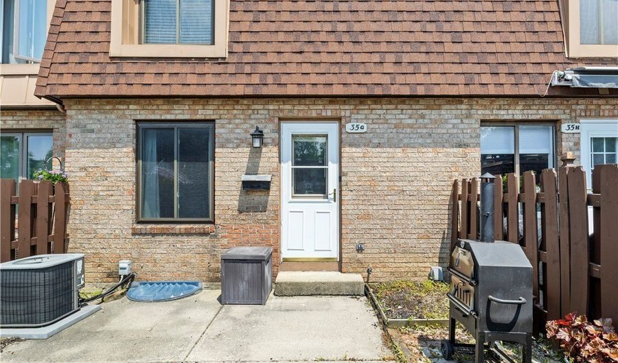 35 Groton Dr G, Amherst, NY 14228 - 2 Beds, 2 Bath