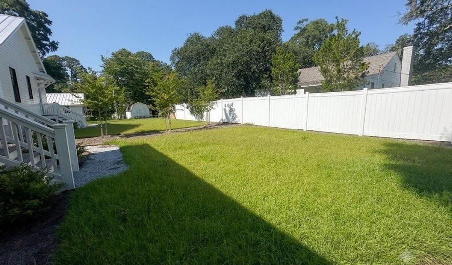 420 Waight St, Beaufort, SC 29902 - 2 Beds, 2 Bath