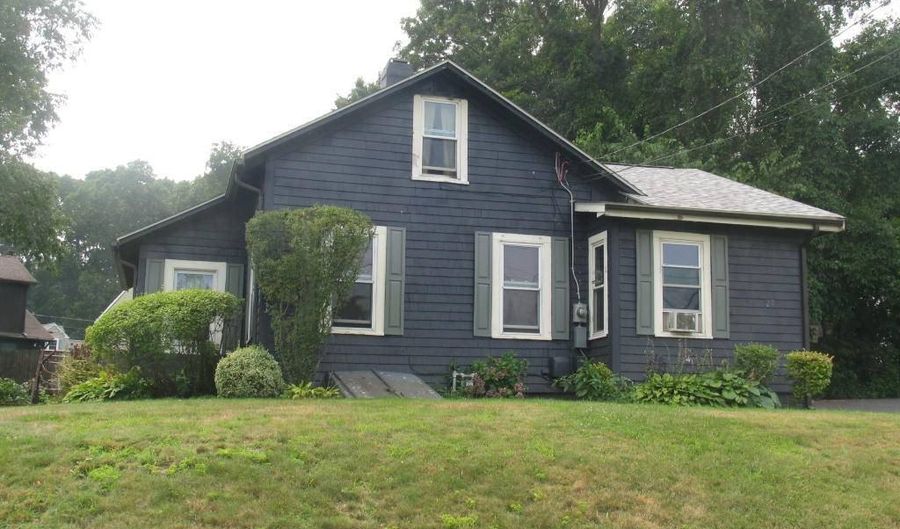 20 Park St, North Providence, RI 02904 - 3 Beds, 2 Bath