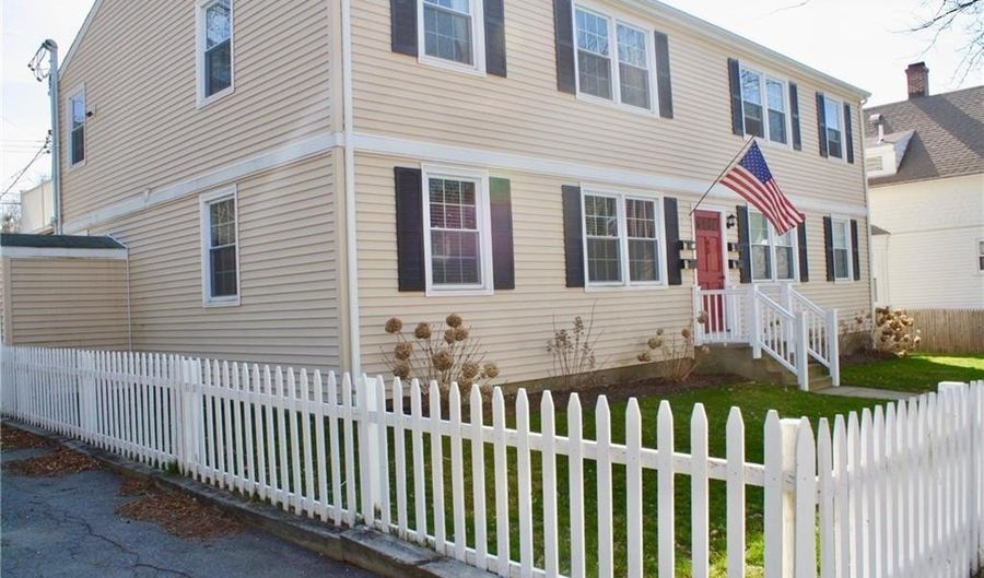 45 Hammond St 1, Newport, RI 02840 - 2 Beds, 1 Bath