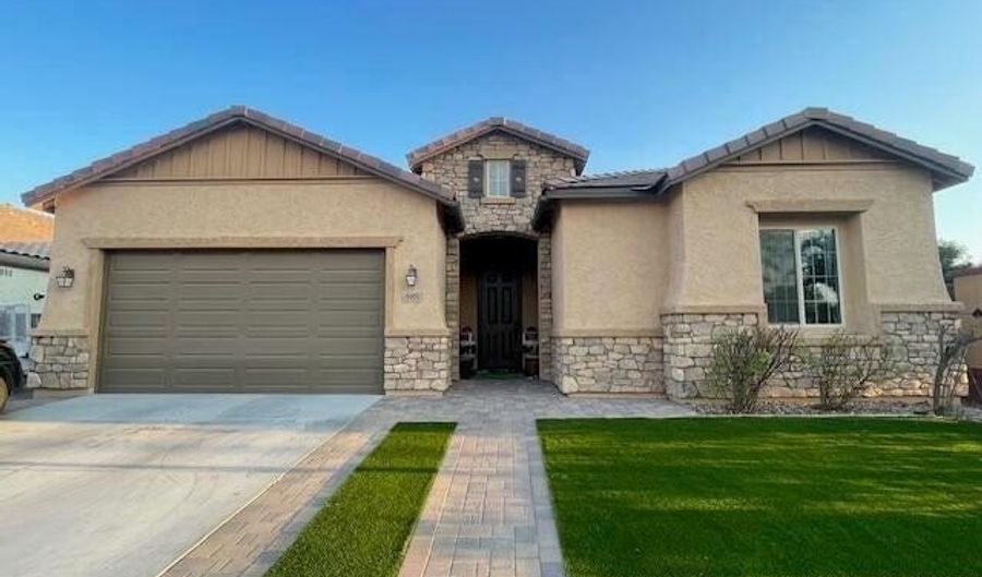 1911 E HORSESHOE Dr, Chandler, AZ 85249 - 4 Beds, 4 Bath
