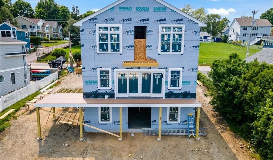 92 King Philip Ave, Bristol, RI 02809 - 3 Beds, 4 Bath