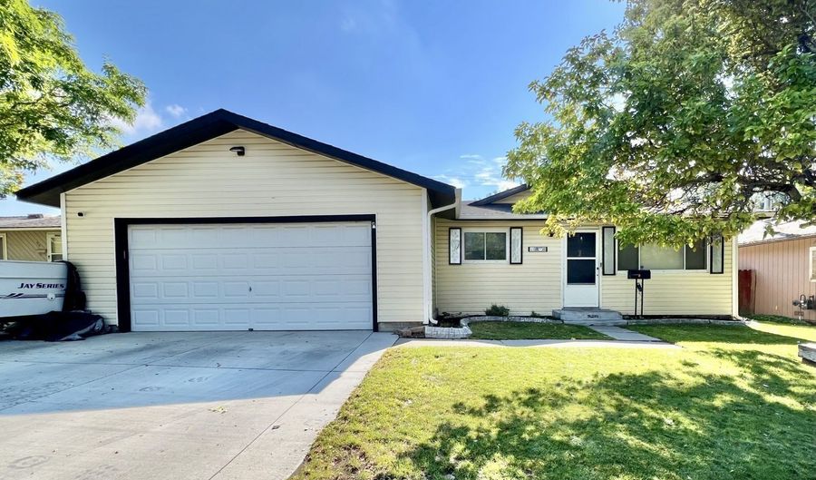 980 Highland Dr, Elko, NV 89801 - 3 Beds, 2 Bath