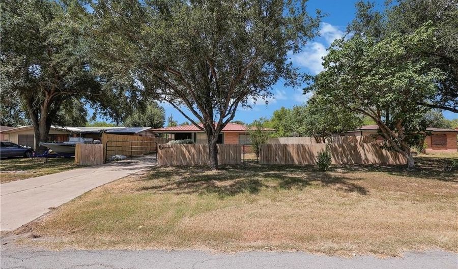 724 E Ellis Ave, Alamo, TX 78516 - 3 Beds, 2 Bath