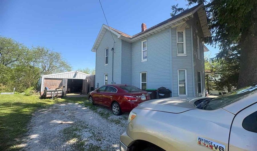 224 Washington St, Ainsworth, IA 52201 - 4 Beds, 1 Bath