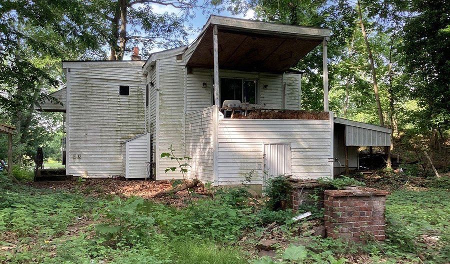 15 Campus Rd, Attleboro, MA 02703 - 2 Beds, 1 Bath