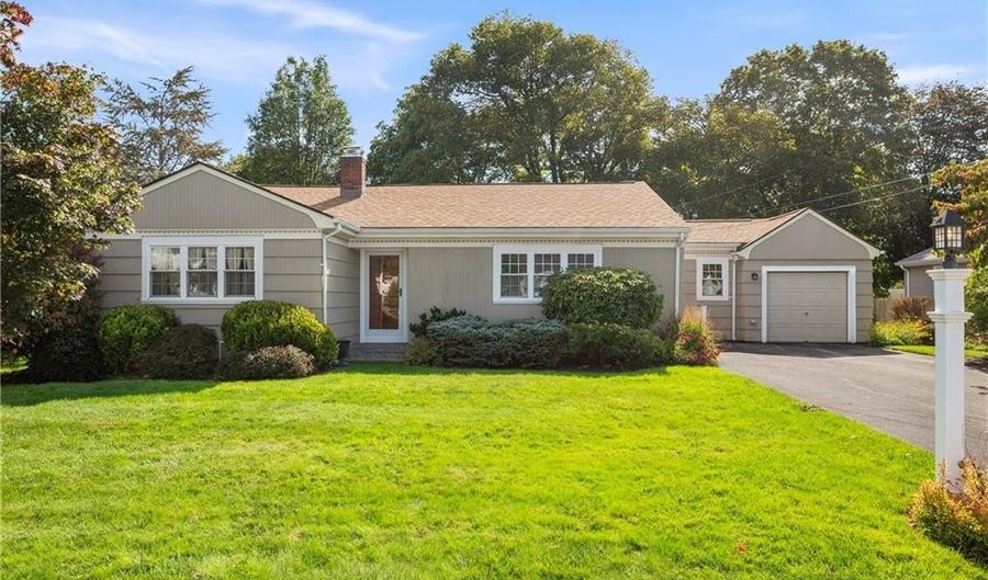 35 Greenfield Rd, Cumberland, RI 02864 - 3 Beds, 1 Bath
