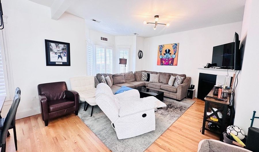 598 E 5th St 598, Boston, MA 02127 - 2 Beds, 1 Bath