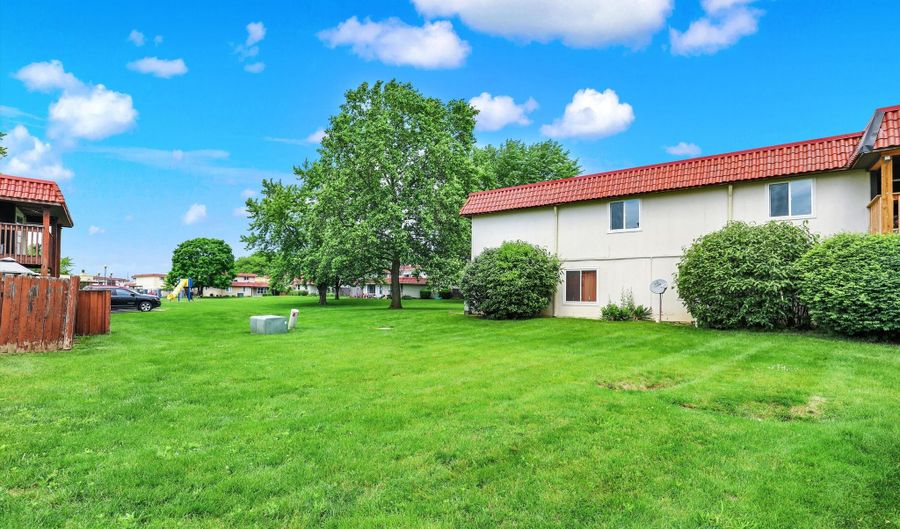 8545 La Corrida Ct, Indianapolis, IN 46227 - 2 Beds, 2 Bath