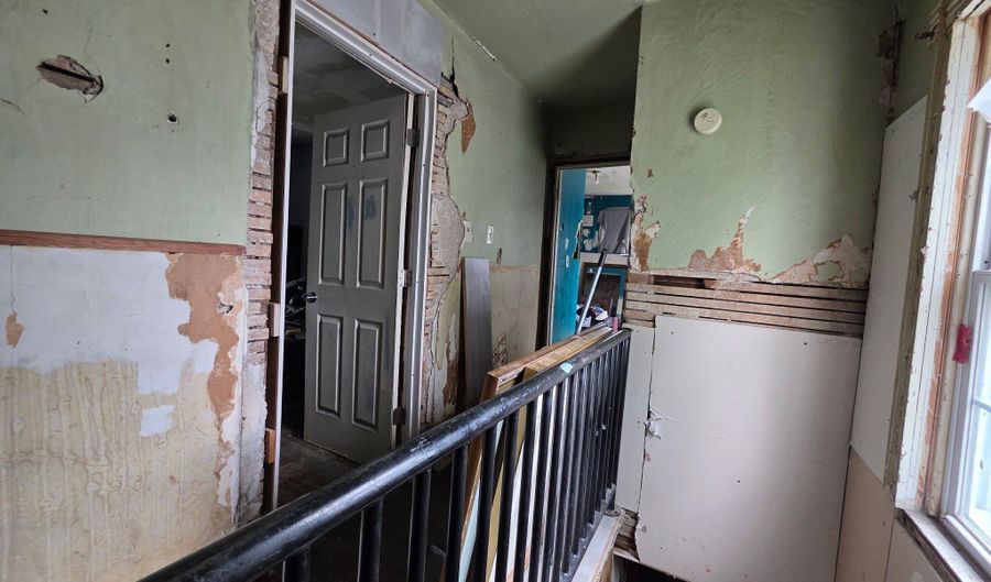 712 S Clinton St, Alexandria, IN 46001 - 3 Beds, 1 Bath